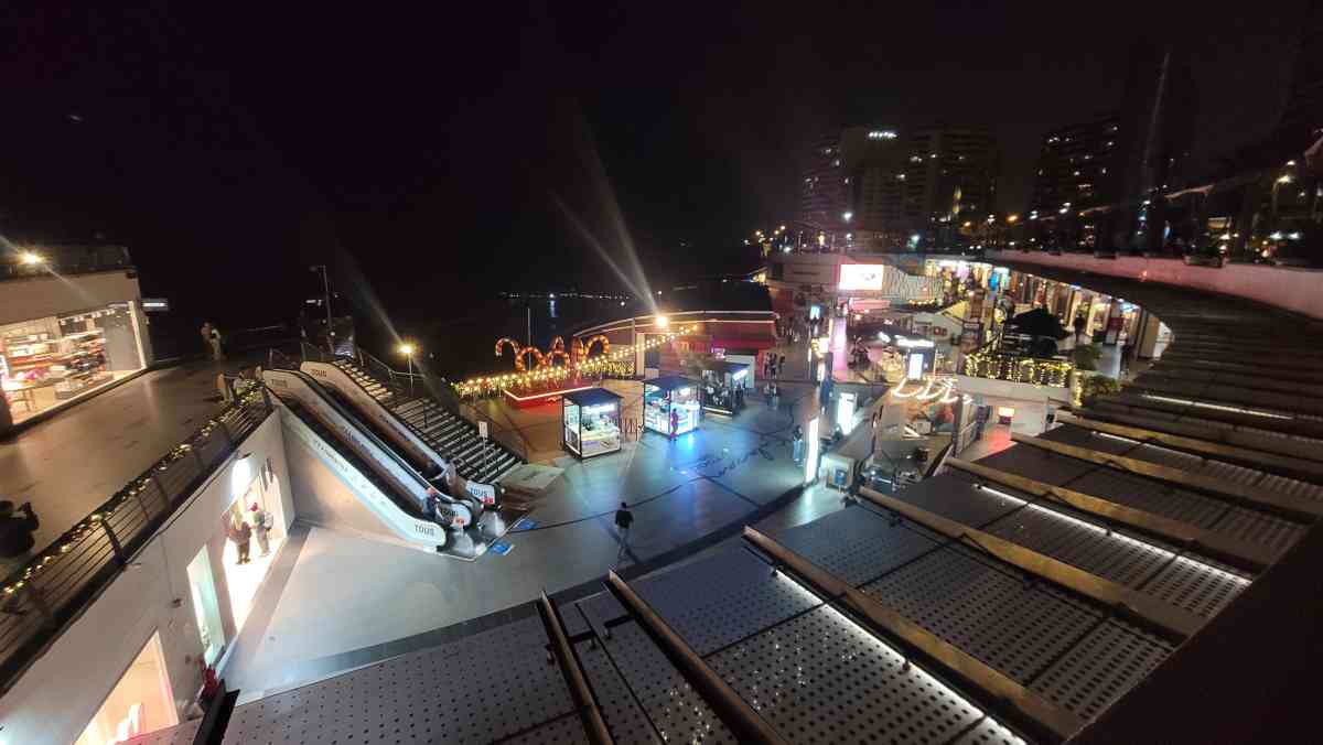 Miraflores at the night by larcomar