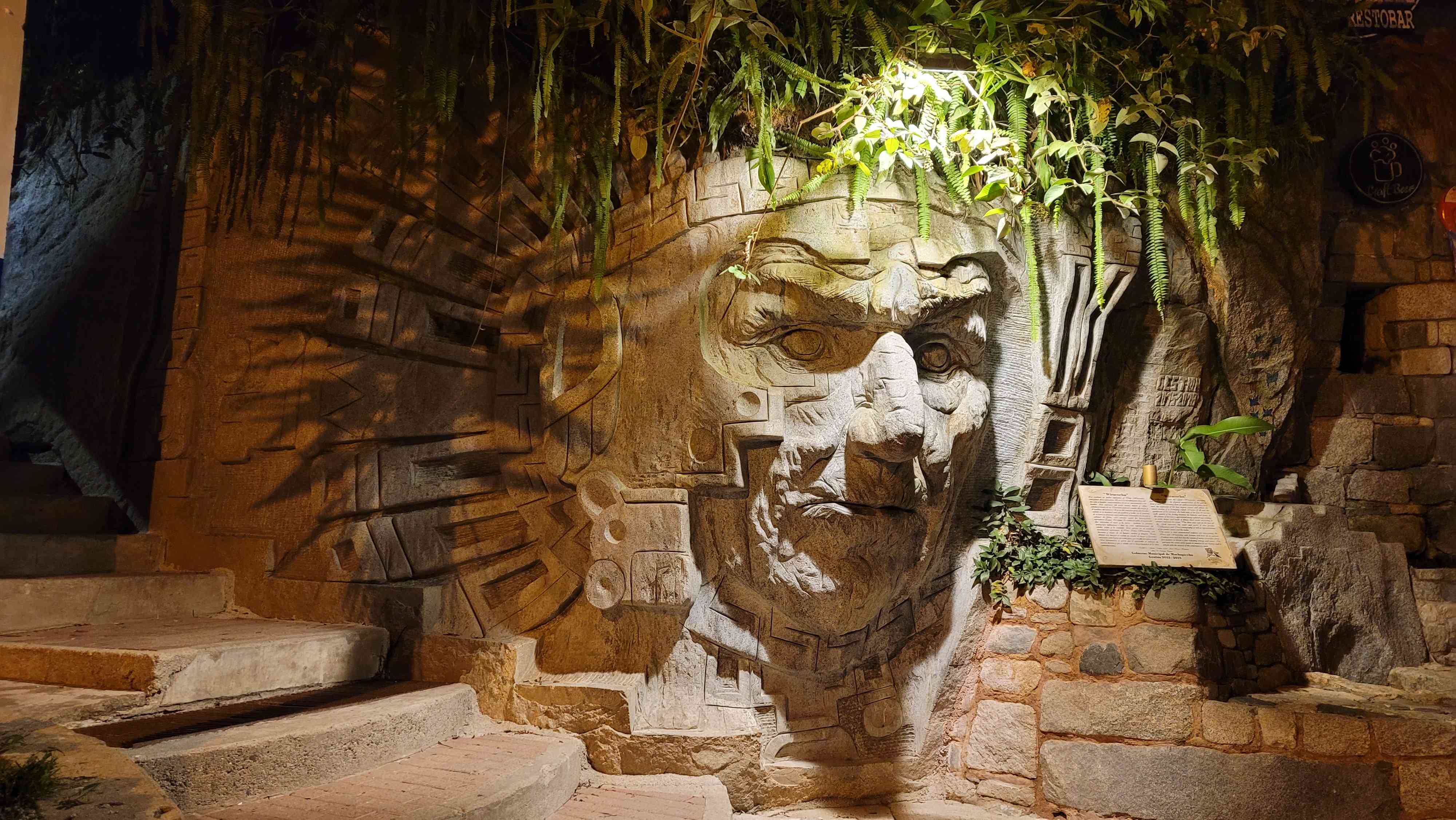 Plazoleta Wiaywayna Machu Picchu Pasaje encalinata Aguas Calientes